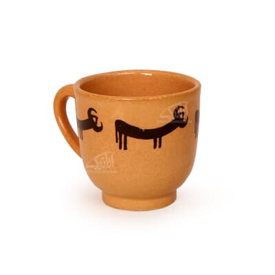 فنجان و نعلبکی سفالی‏ نقاشی زیر لعابی‏ قهوه ای روشن‏ طرح ‏گاو‏ 